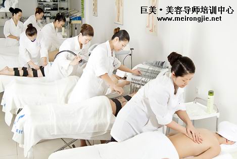 16岁学美容简单吗